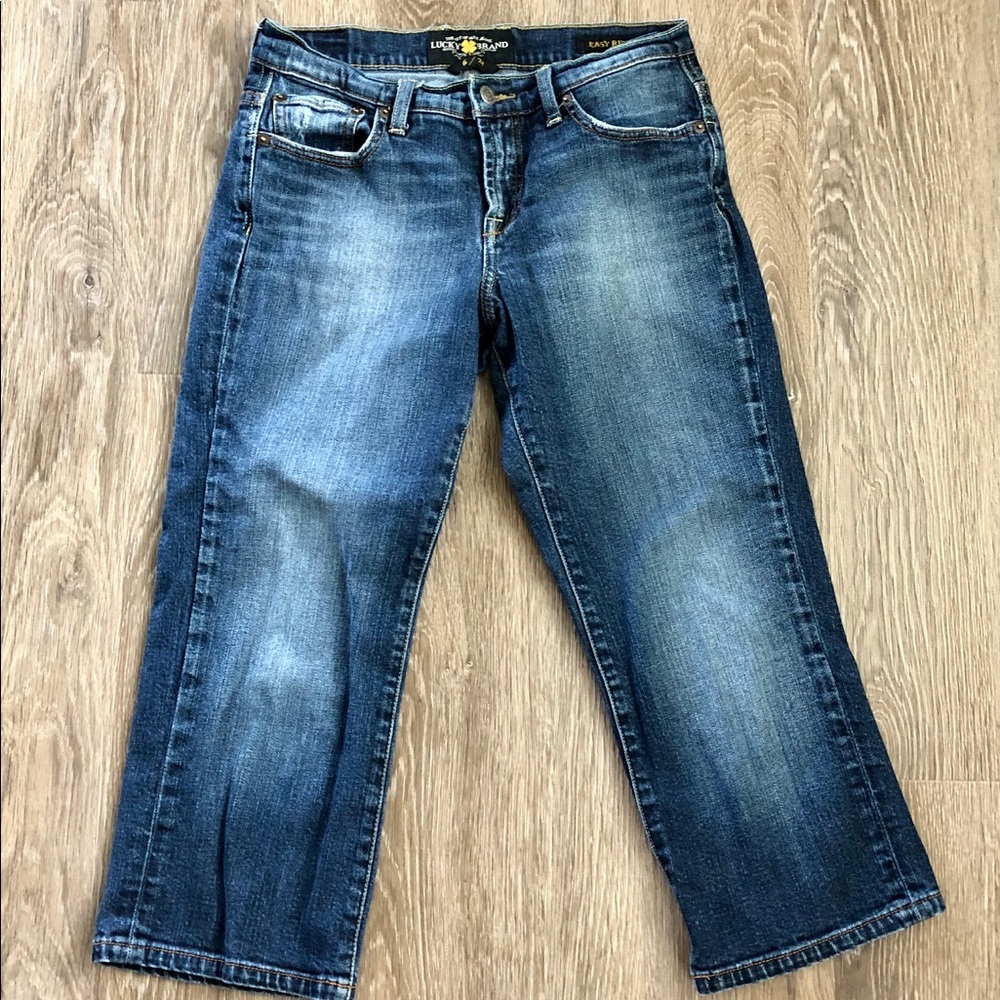 Lucky Brand easy rider cropped dark wash jeans.